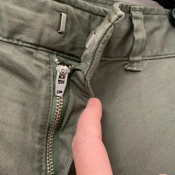 Women’s Gap Straight Khaki Cropped Pants Size 6 Petite Green EUC - Picture 4 of 8